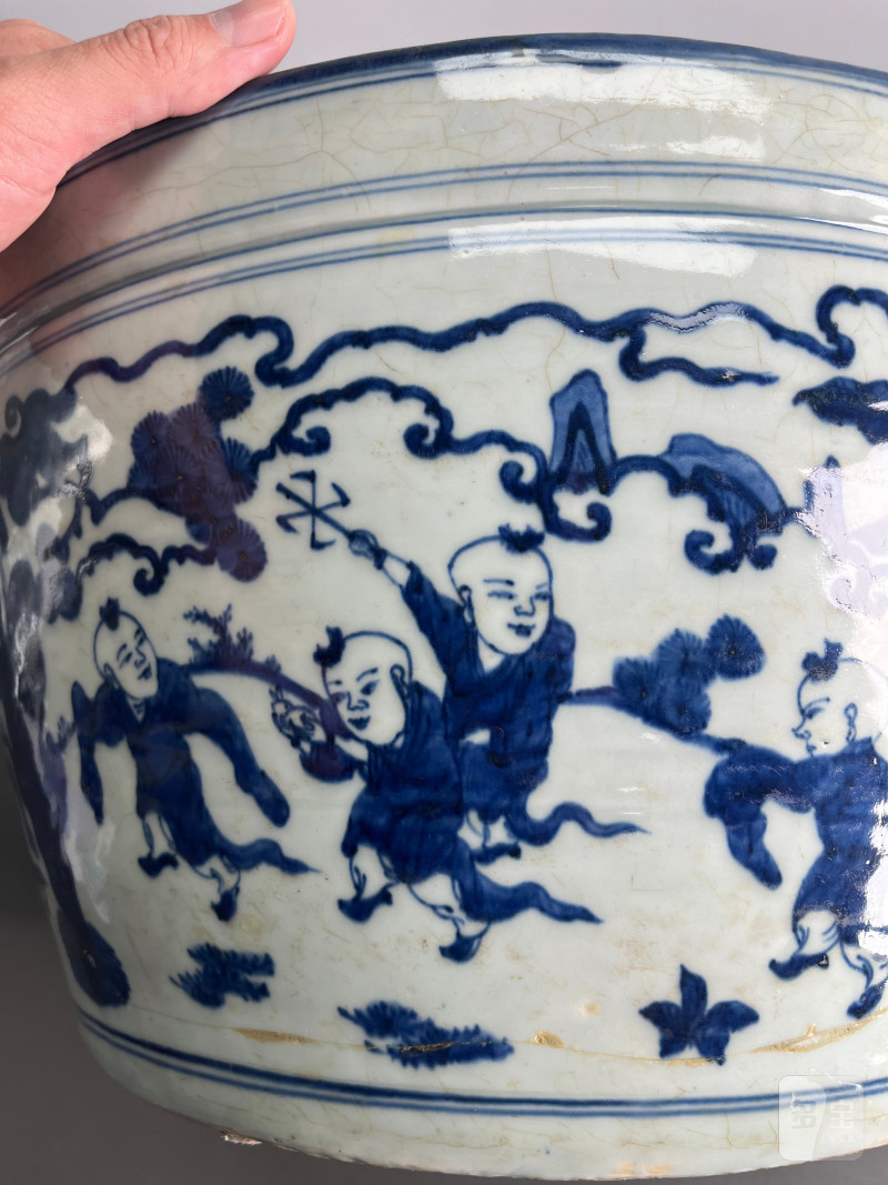 明嘉靖  青花 " 十六子闹春 " 图大缸 - 图12
